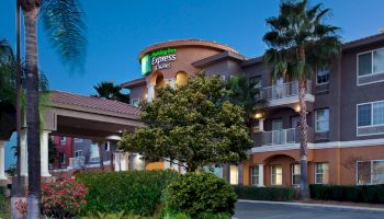 Holiday Inn Express & Suites Corona