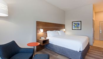 Holiday Inn Express & Suites Corona