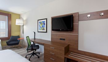 Holiday Inn Express & Suites Corona