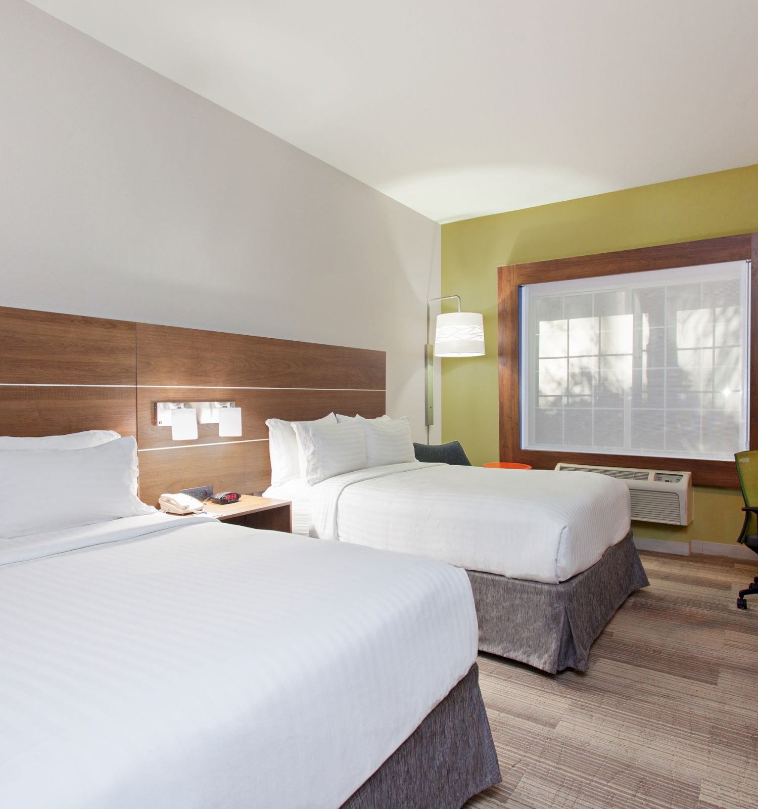 Holiday Inn Express & Suites Corona
