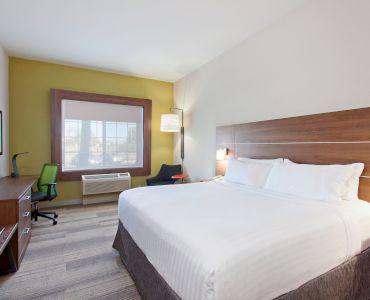 Holiday Inn Express & Suites Corona